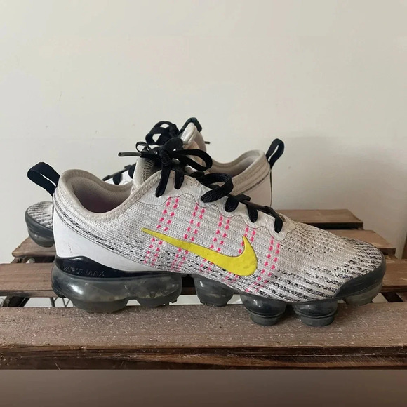 Nike Air VaporMax FK 3 GS White Dynamic Yellow - BQ5238 102 - Size: 6Y /… - Picture 4 of 7